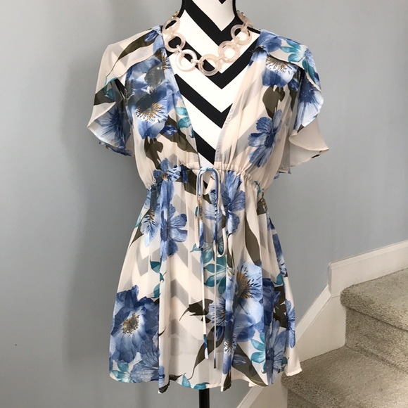 Tops - Floral Flutter Sleeve Top